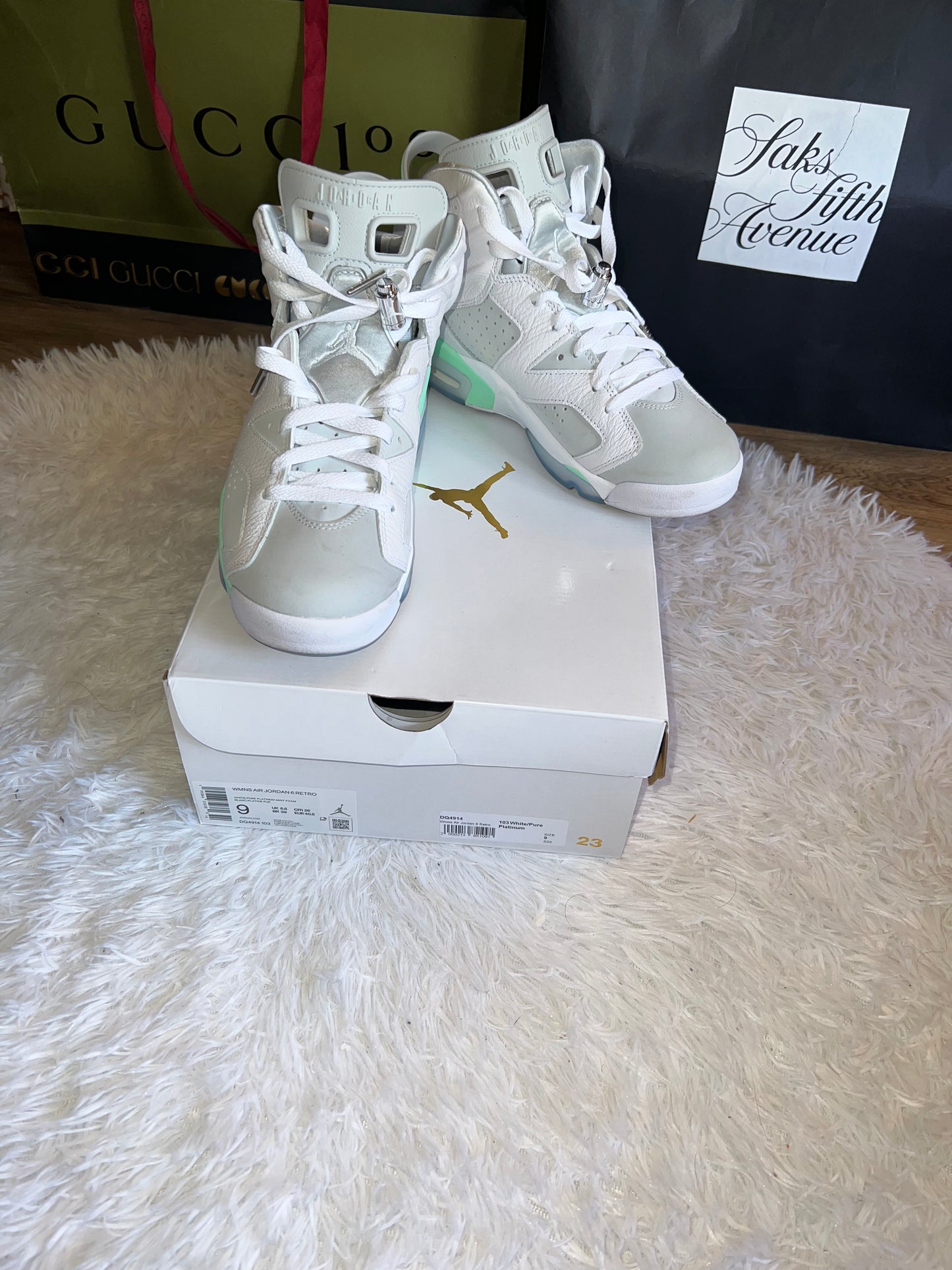 WOMEN AIR JORDAN 6 RETRO "MINT FOAM" SIZE 9