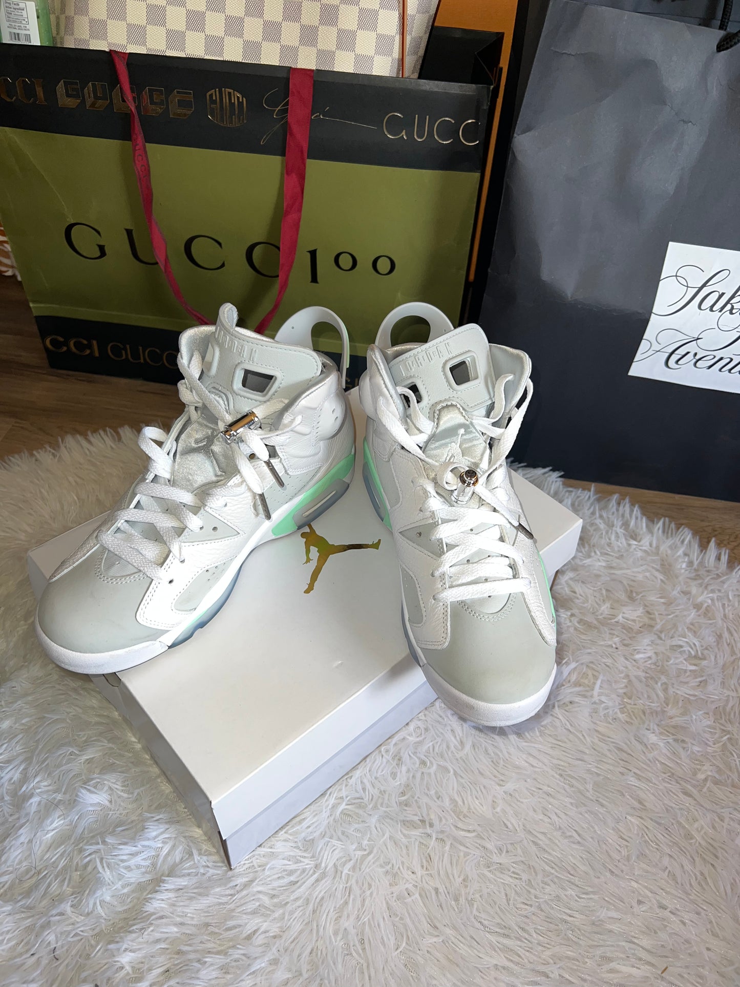 WOMEN AIR JORDAN 6 RETRO "MINT FOAM" SIZE 9