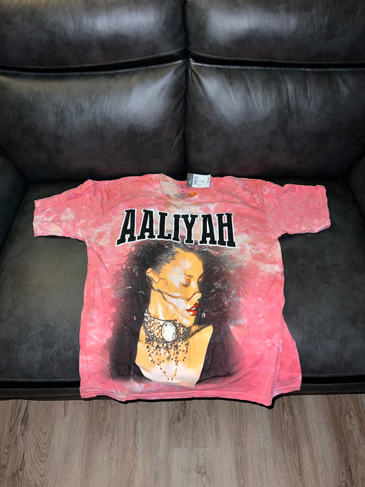 WOMEN AALIYAH CREW NECK GRAPHIC TEE SIZE XL