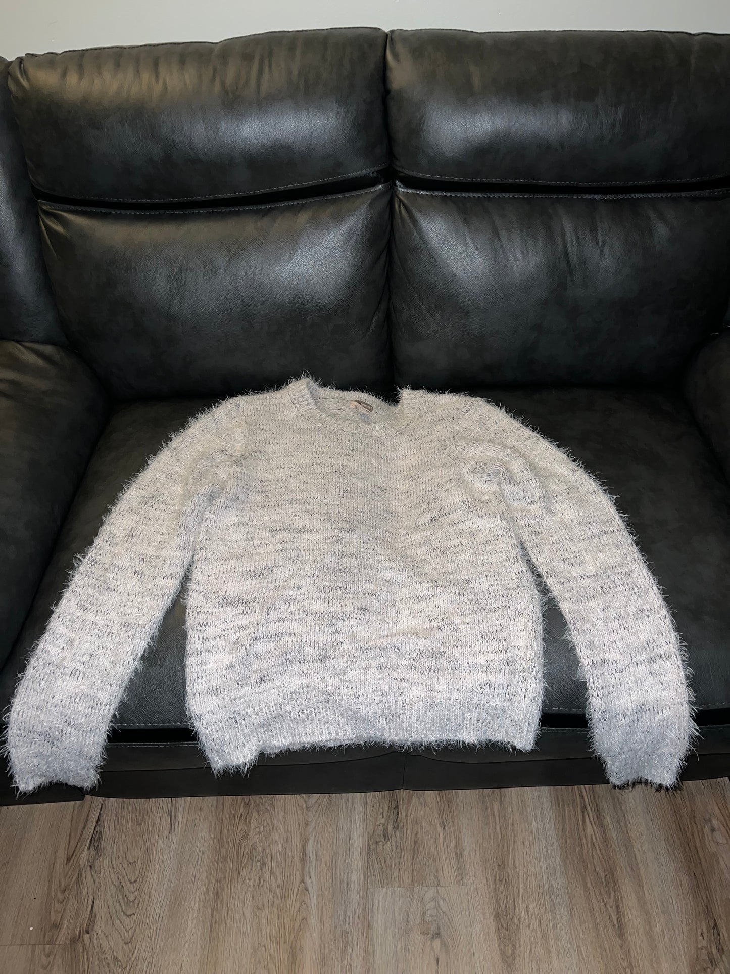 FOREVER 21 FLUFFY SWEATER WOMEN SIZE L