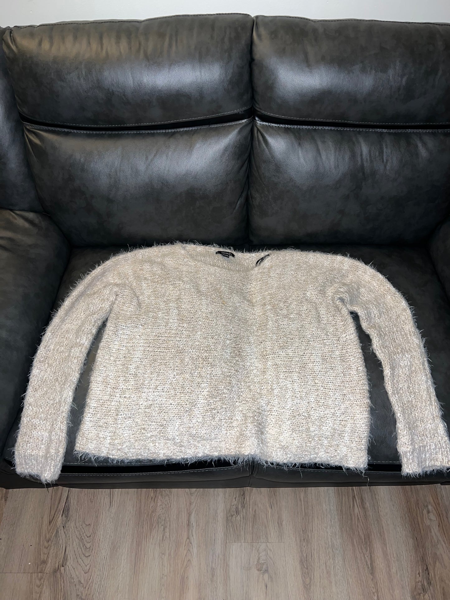 FOREVER 21 FURRY SWEATER WOMEN SIZE L