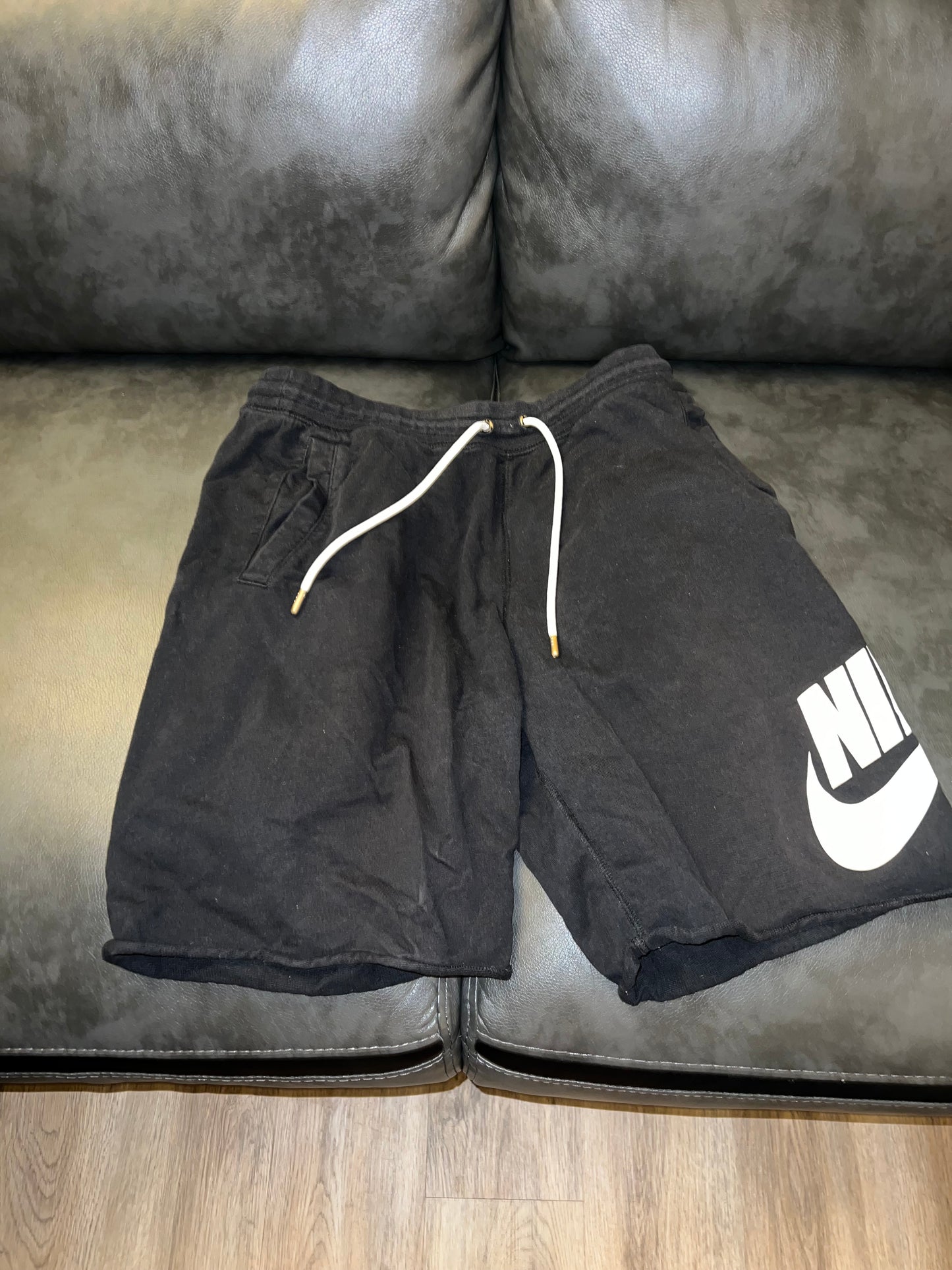 NIKE SHORTS MEN SIZE M