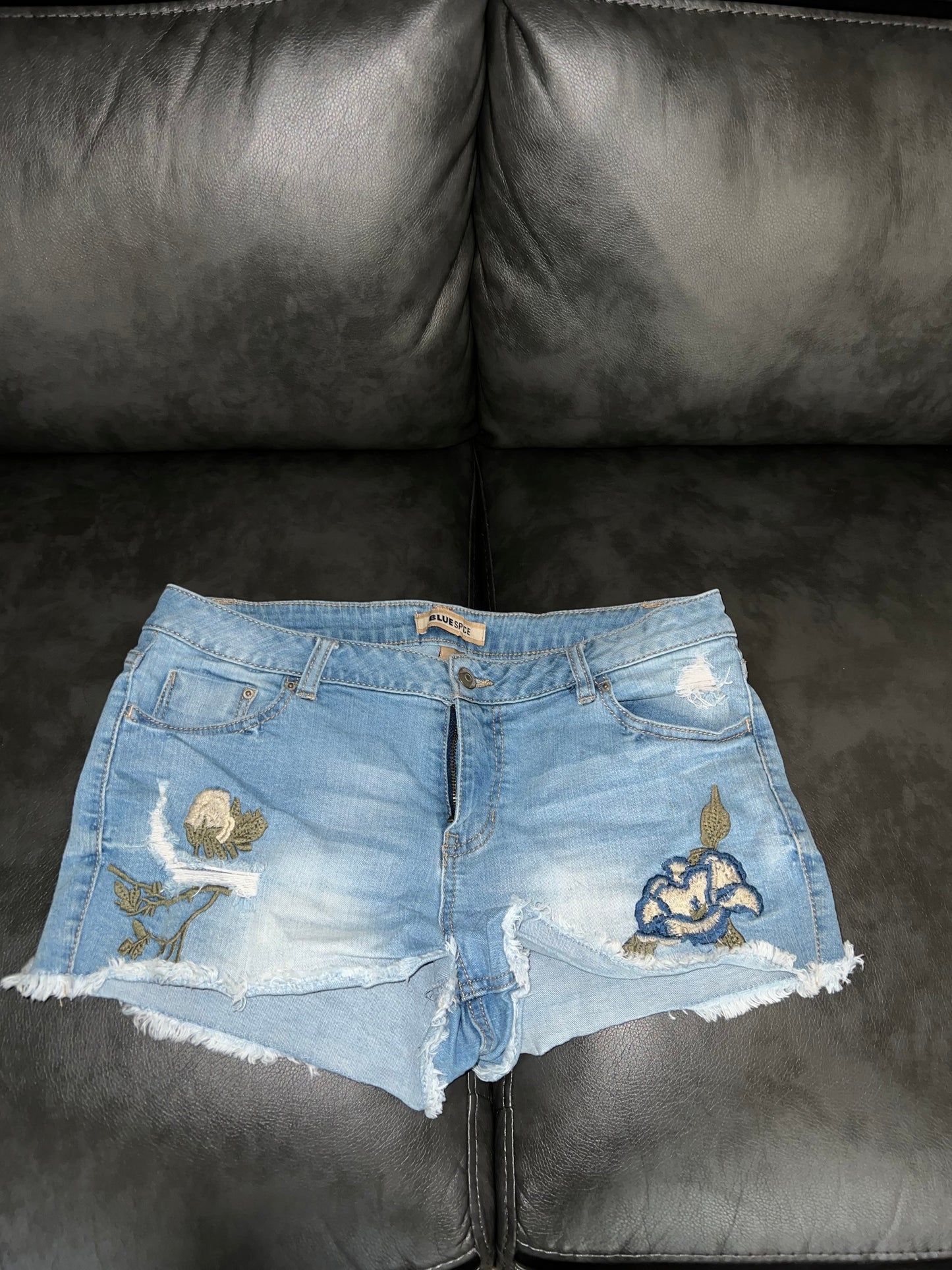 WOMEN DENIM SHORTS SIZE 11