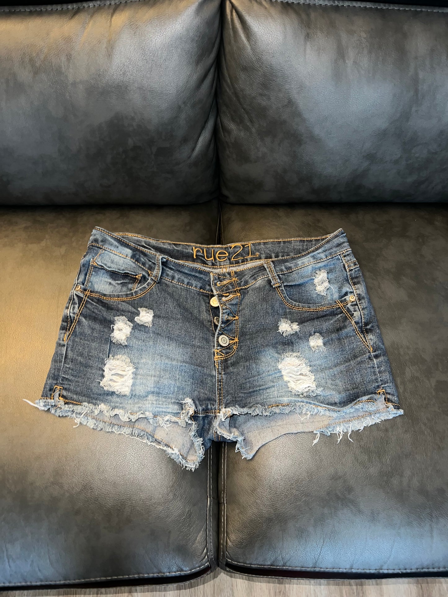 WOMEN JEAN SHORTS SIZE 9/10