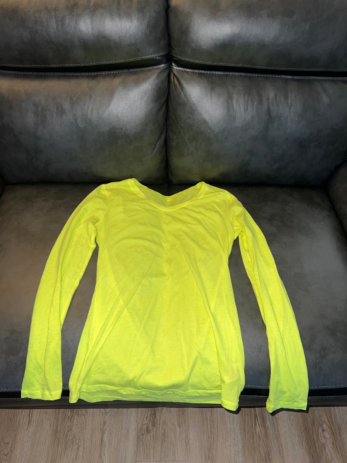 WOMEN LONG SLEEVED SHIRT SIZE M