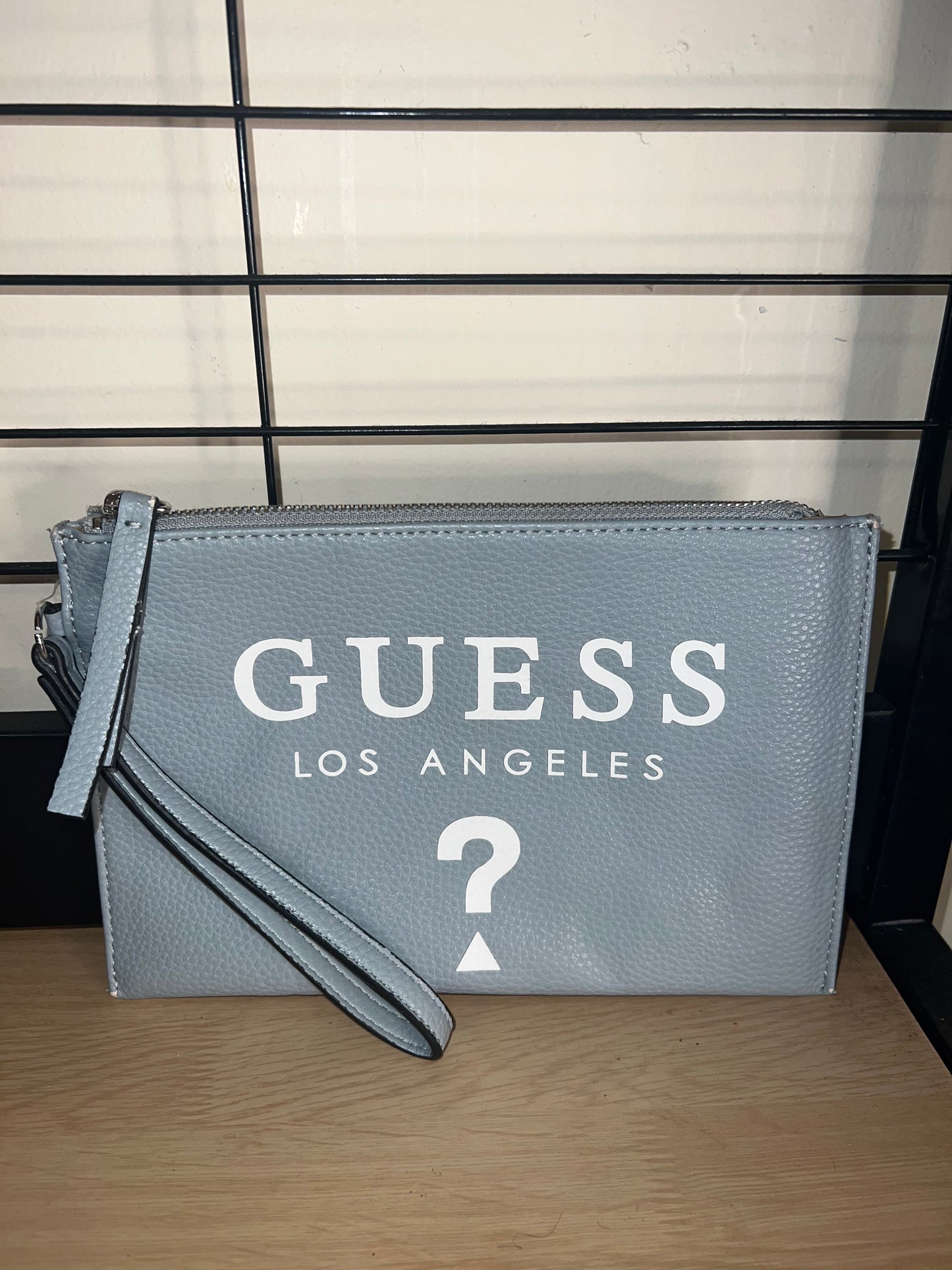 GUESS LOS ANGELES MALEEK LOGO WRISTLET