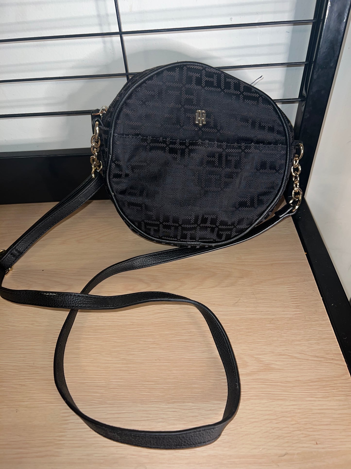 TOMMY HILFIGER CROSS BODY PURSE