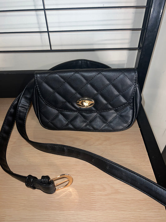 WOMEN BELT BAG IN BLACK